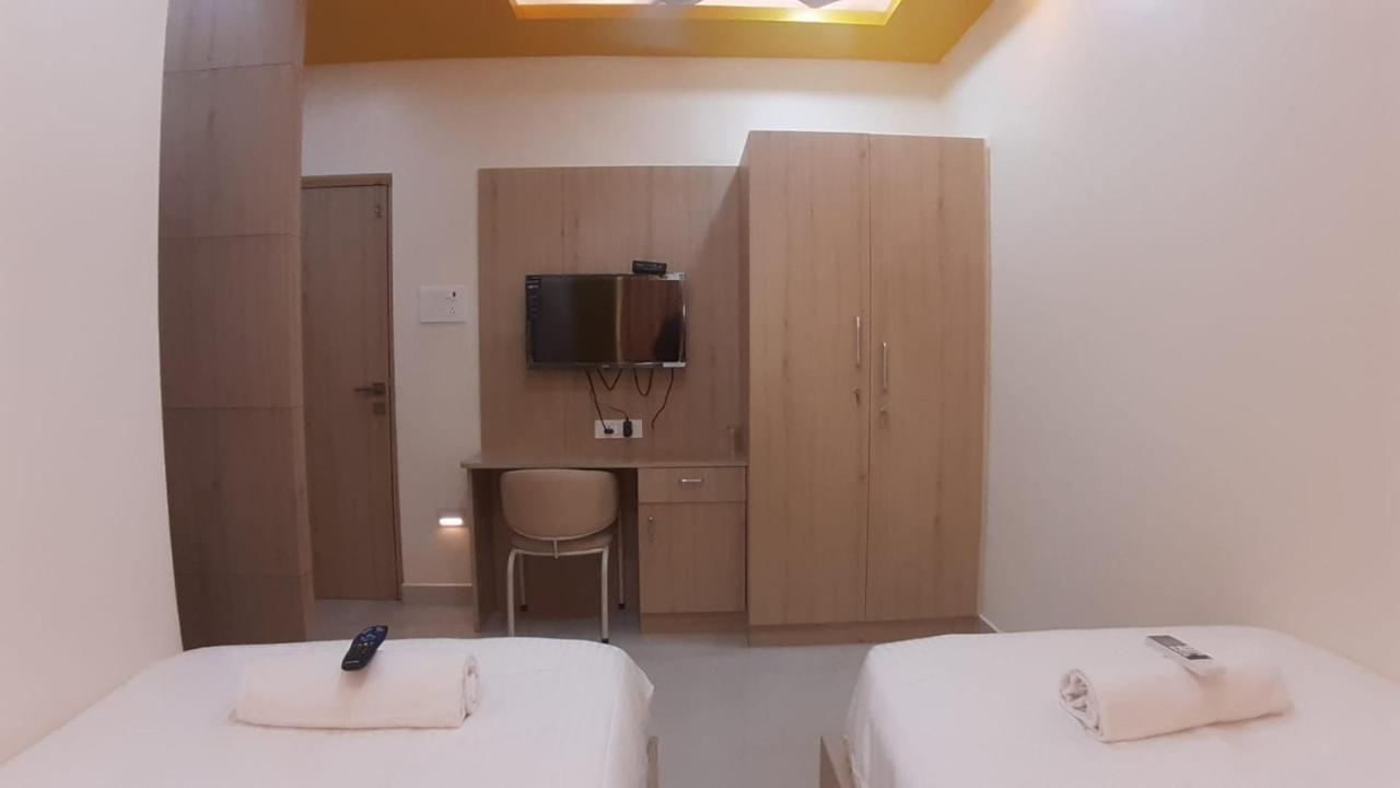 Hotel Jfive Residency Chennai Esterno foto